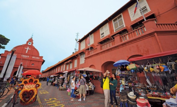 クアラルンプール発 マラッカ行き貸切チャーター手配 (車両+日本語ガイド)